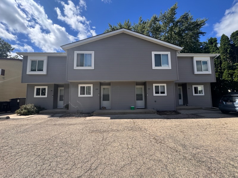2Bed/1.5Bath Townhouse- 220 Swanton Rd