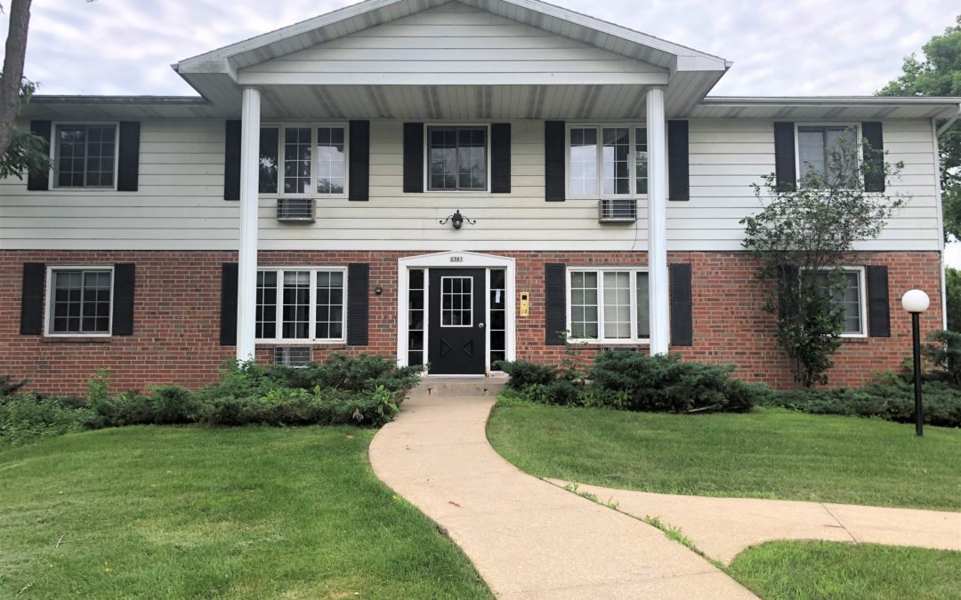 2Bed – 2361 Chalet Gardens Rd, #1 + 2 Car Garage