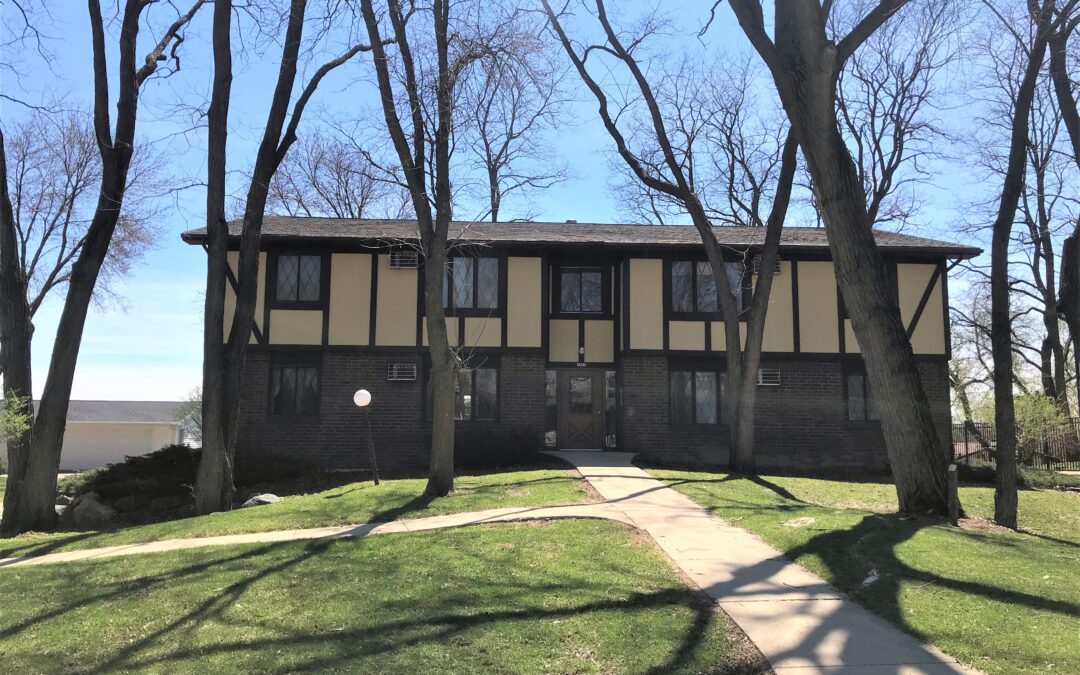 2Bed/1Bath/2Car Garage – 2373 Chalet Gdns Rd